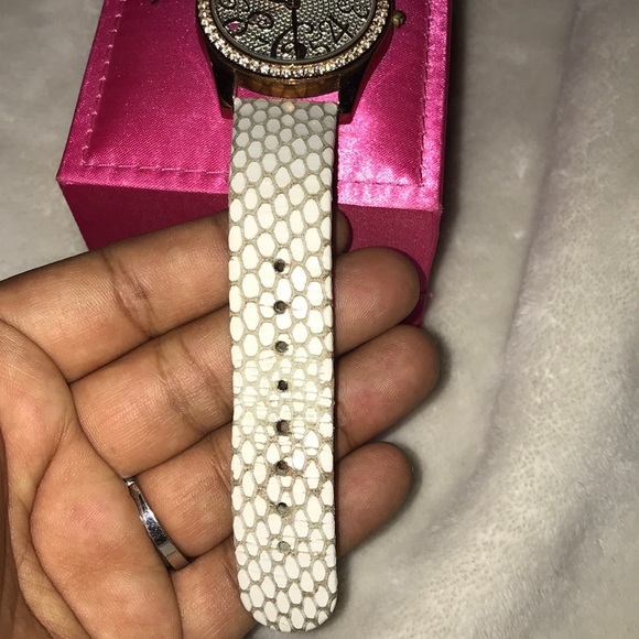 Betsey Johnson watch - Picture 6 of 6